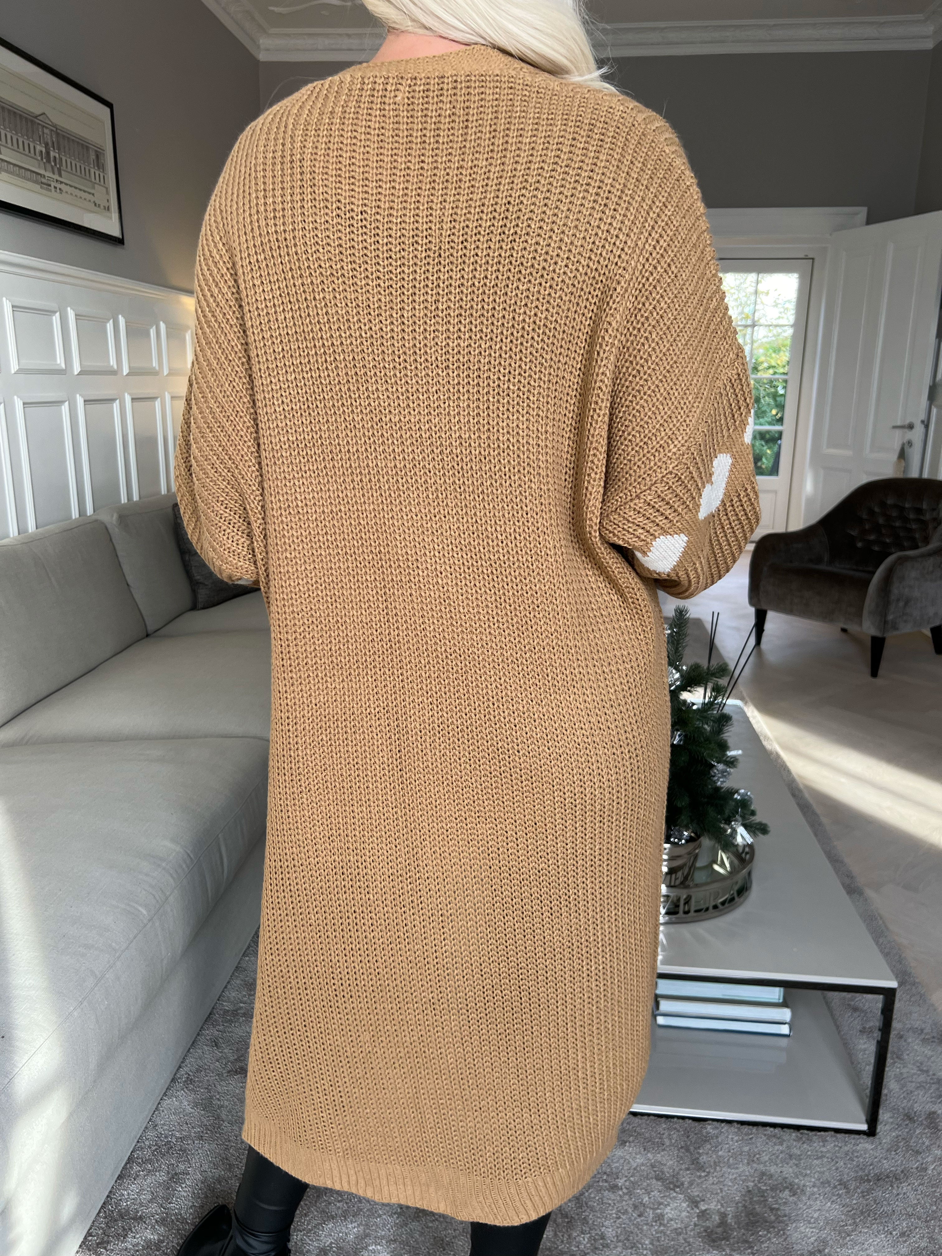 Grace - Lang strikcardigan med hjerter og ballonærmer